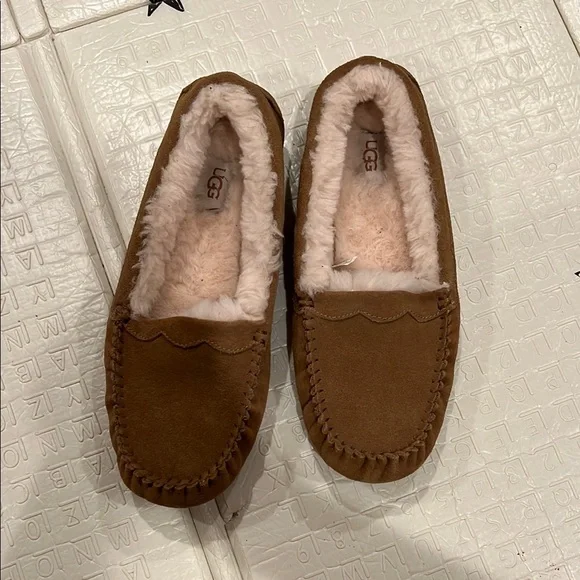 UGG | Shoes | Ugg Chestnut Suede Moccasin Loafers | Poshmark display picture 1